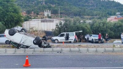 Mersin Bozyazı ilçesinde meydana gelen trafik kazasında iki aracın çarpışması