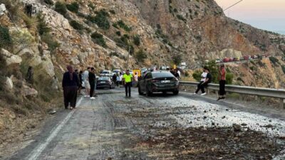 Mersin’in Bozyazı ile Aydıncık ilçelerini birbirine bağlayan kara yolunda meydana