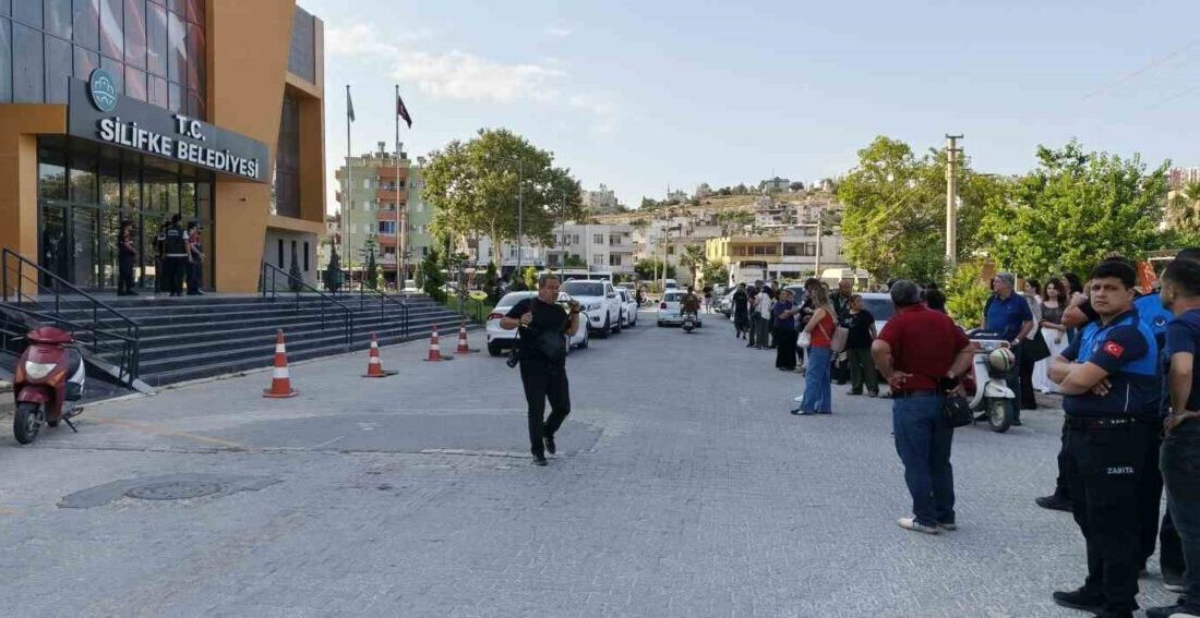 Mersin’in Silifke ilçe belediyesine yönelik düzenlenen bir operasyonda Başkan Mustafa