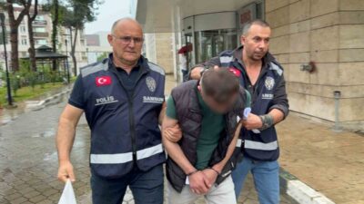 Samsun’da, boşanma sürecinde olduğu belirtilen eşiyle mezarlıkta karşılaşıp ona saldırdığı