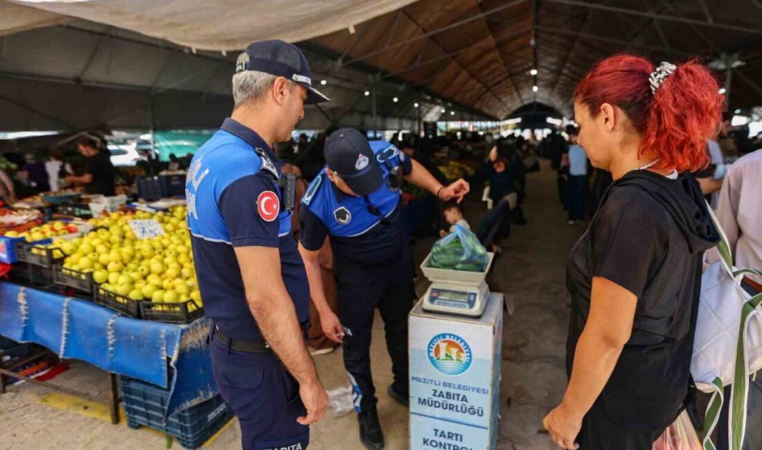 Mezitli ilçesindeki semt pazarlarında denetim yapmakla görevli zabıta ekipleri, pazarcıların