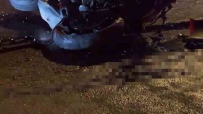 Alanya ilçesinde meydana gelen trafik kazasında, minibüs ile motosiklet çarpıştı.