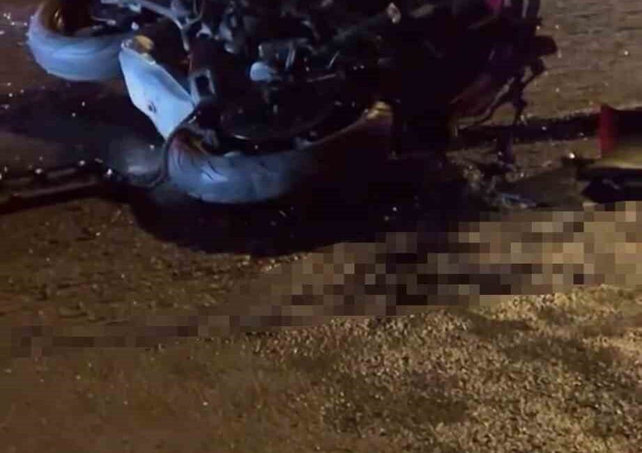 Alanya ilçesinde meydana gelen trafik kazasında, minibüs ile motosiklet çarpıştı.