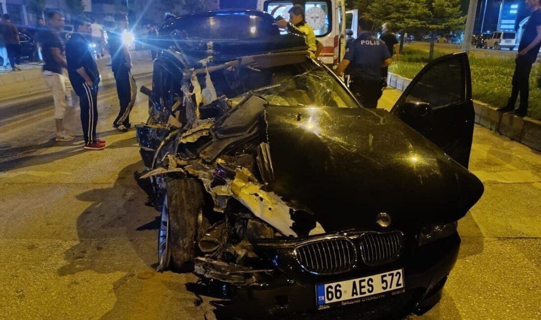Yozgat’ın Sorgun ilçesinde meydana gelen trafik kazasında bir minibüs ile