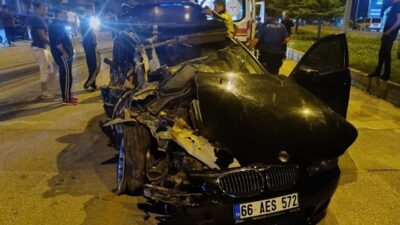 Yozgat’ın Sorgun ilçesinde meydana gelen trafik kazasında bir minibüs ile