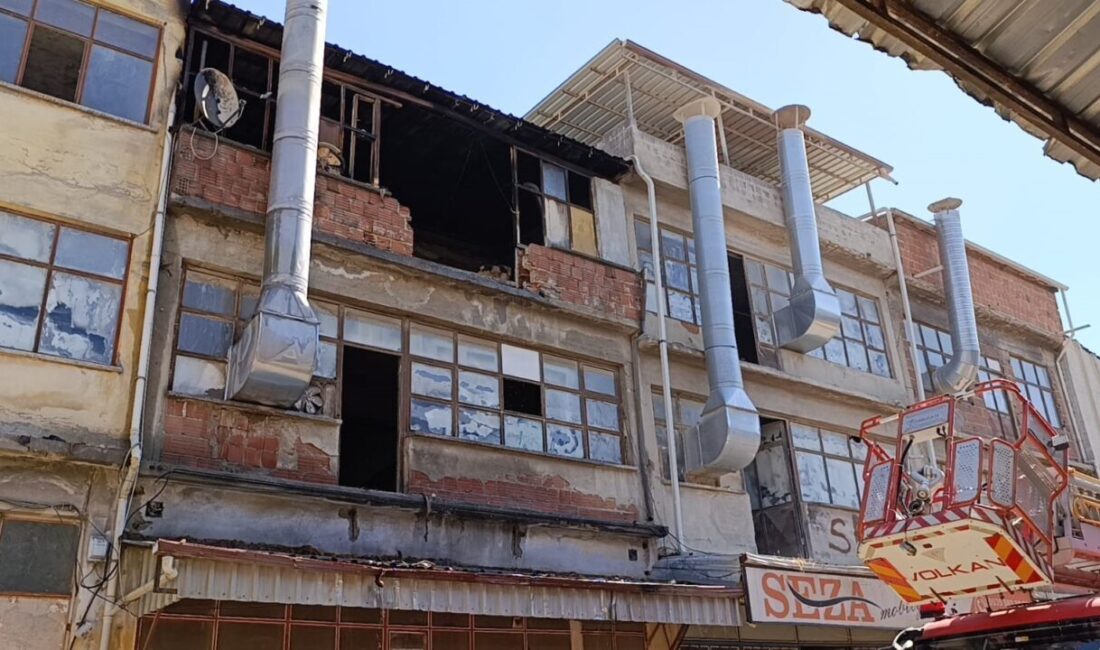 Bursa’nın İnegöl ilçesinde yer alan bir mobilya imalathanesinde çıkan yangın,