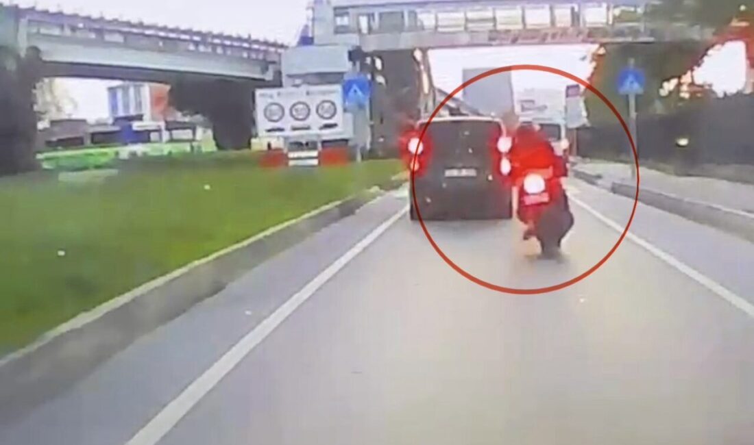 Samsun’un Canik ilçesinde meydana gelen trafik kazasında motosiklet sürücüsü, park