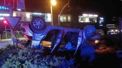 Karamürsel ilçesinde meydana gelen trafik kazasında otomobil ile motosiklet çarpıştı,