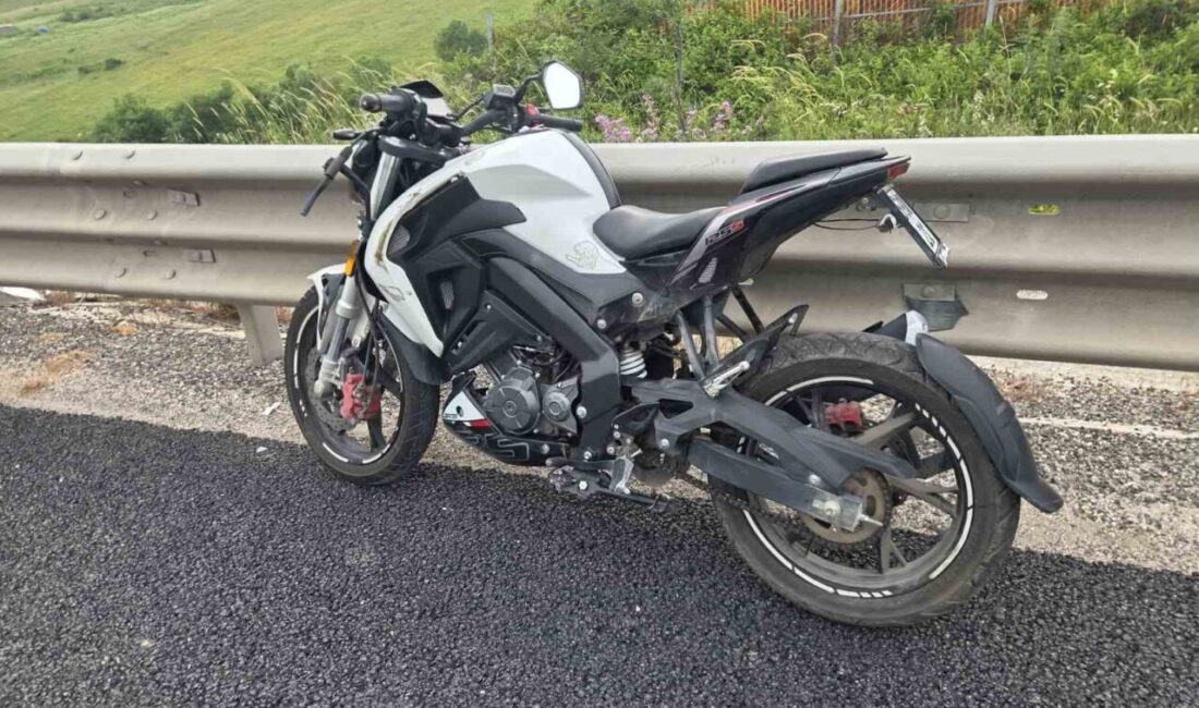 Bursa’nın Yalova yönüne giden yolda, Süpürgelik mevkiinde bir motosiklet virajı