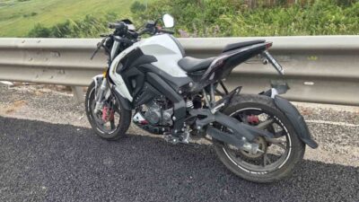 Bursa’nın Yalova yönüne giden yolda, Süpürgelik mevkiinde bir motosiklet virajı
