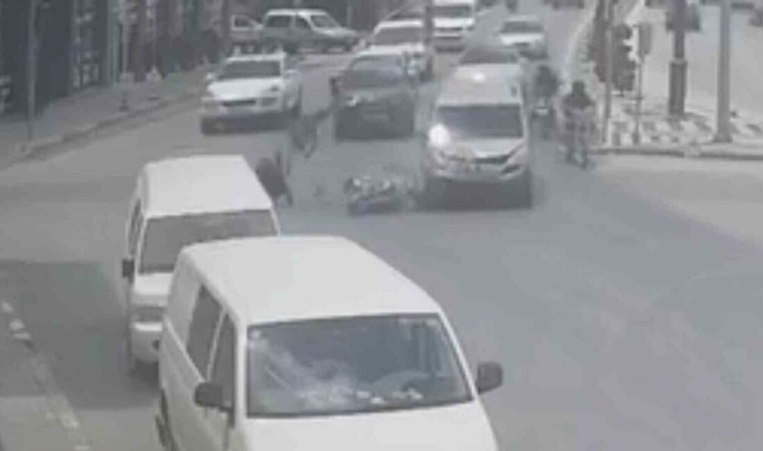 Karaman ilinde, bir kavşakta meydana gelen trafik kazasında hafif ticari