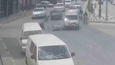 Karaman ilinde, bir kavşakta meydana gelen trafik kazasında hafif ticari