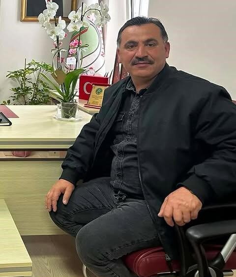 Bartın’da bir köy muhtarı, evinin garajında cansız bir şekilde bulundu.