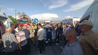 Van’ın Muradiye ilçesinde meydana gelen trafik kazasında minibüsle otomobil çarpıştı