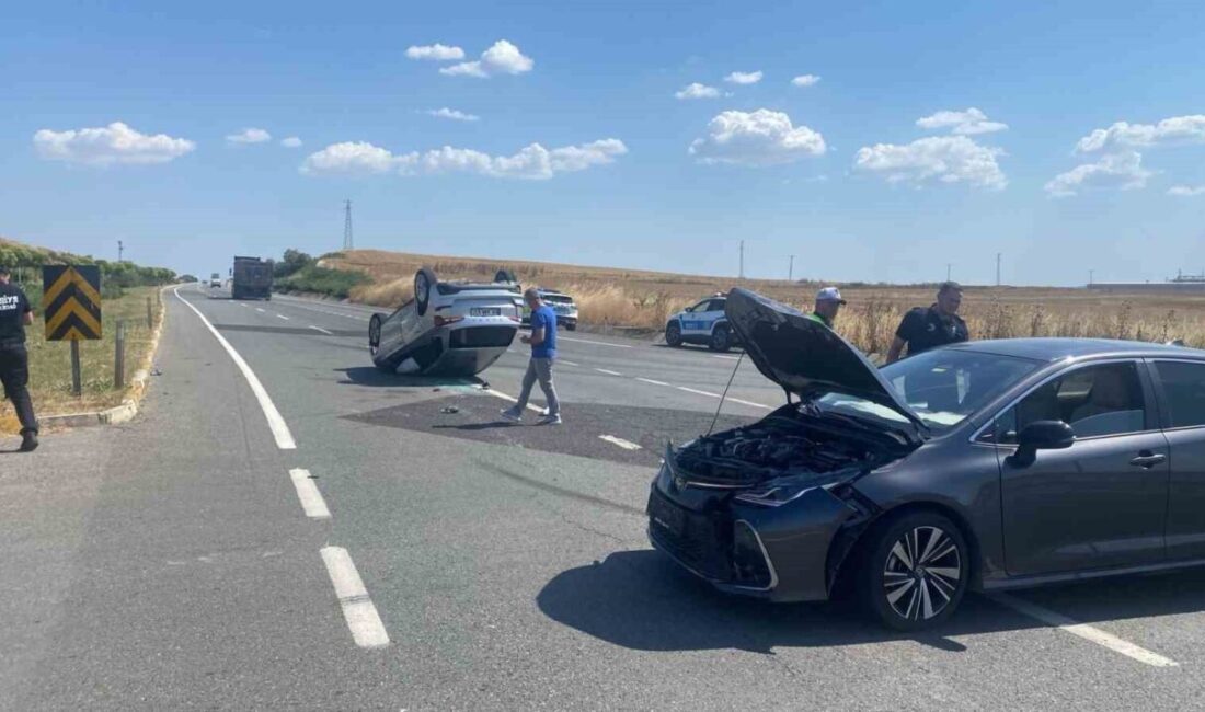 Muratlı ilçesinde meydana gelen trafik kazasında, bir kavşakta çarpışan araç