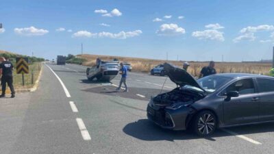Muratlı ilçesinde meydana gelen trafik kazasında, bir kavşakta çarpışan araç