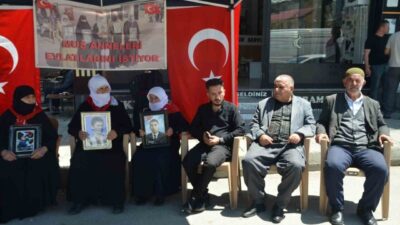 Muş’ta, çocuklarının terör örgütü PKK tarafından kaçırıldığını belirten aileler, DEM