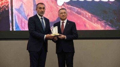 Mustafa Düger Vakfı Başkanı Mustafa Düger, başkentte düzenlenen Değer Ödülleri