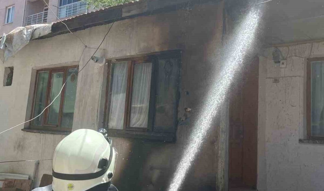 Müstakil Evin Çatısında Çıkan Yangın Kısa Sürede Söndürüldü Eskişehir’de, Odunpazarı