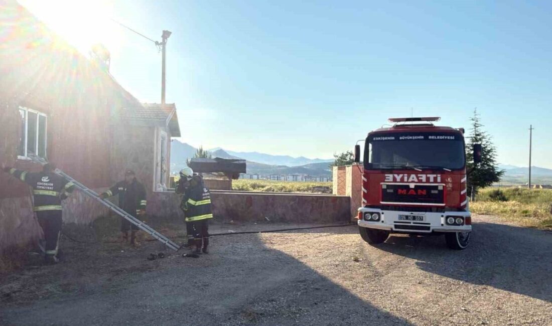 Eskişehir’de bulunan bir müzikholde meydana gelen yangın, itfaiye ekipleri tarafından