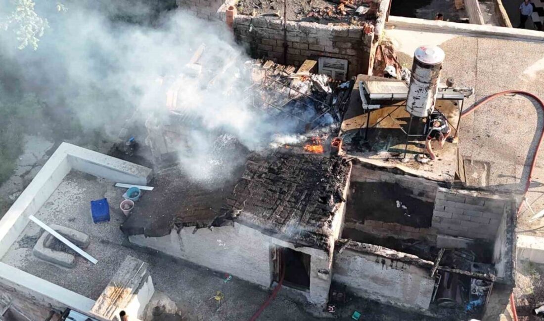 Nevşehir’de bir apartmanın çatı katında çıkan yangın, hızlı bir şekilde