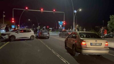 Niğde’de meydana gelen zincirleme trafik kazasında 2 kişi yaralandı. Kaza,
