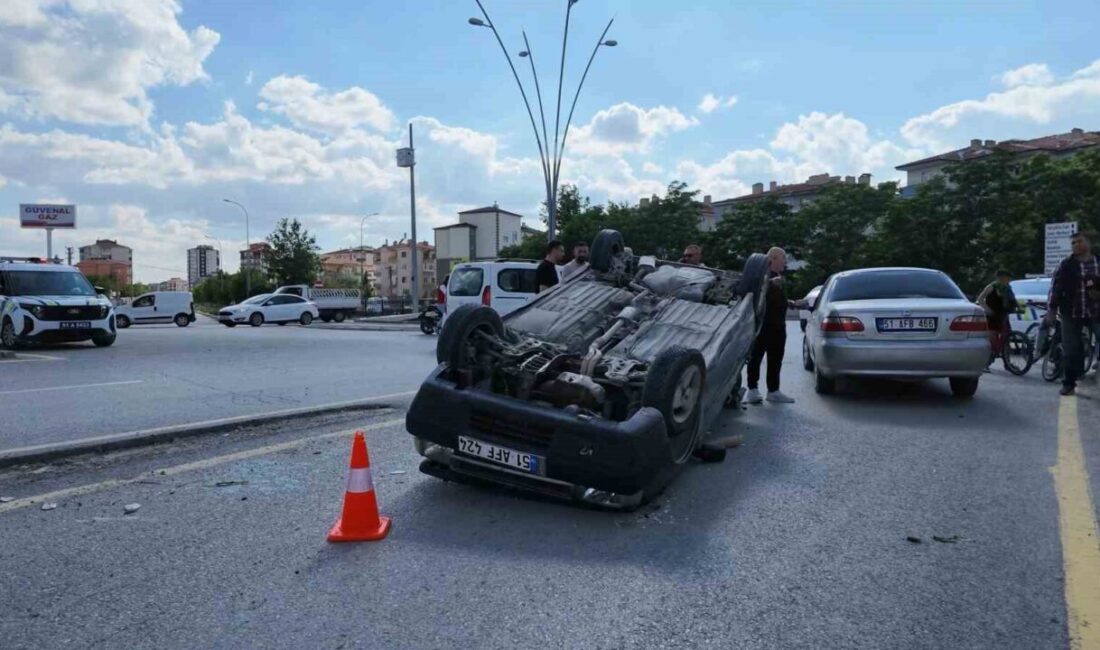 Niğde ilinde bir sürücü, Selçuk Mahallesi Selçuklu Caddesi’nde aracının direksiyon