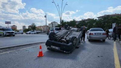 Niğde ilinde bir sürücü, Selçuk Mahallesi Selçuklu Caddesi’nde aracının direksiyon