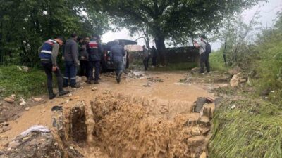 Niğde’de yaşanan şiddetli yağışlar sonucunda meydana gelen sel felaketinde, araçlarda