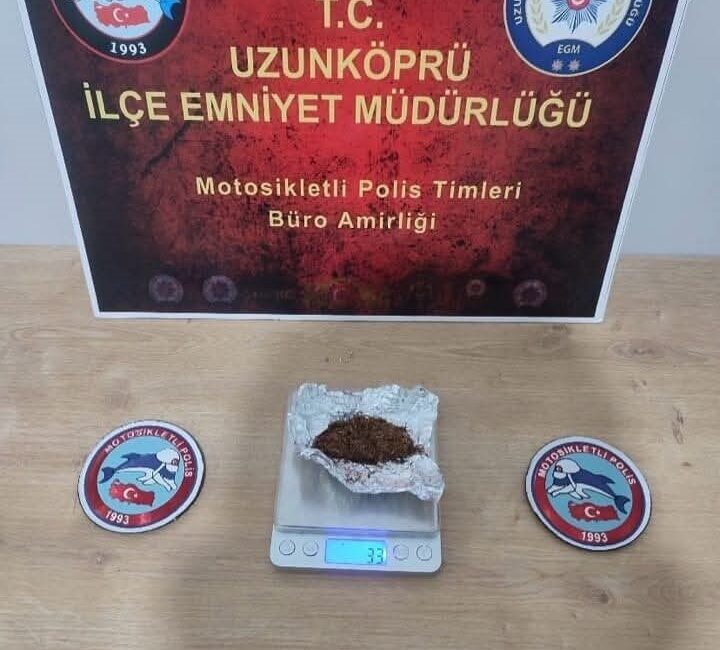 Edirne’nin Uzunköprü ilçesinde polis ekipleri tarafından uyuşturucu madde kullanımı ve