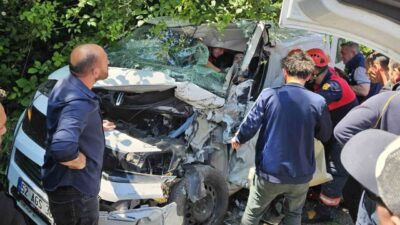 Ünye ilçesinde meydana gelen trafik kazasında çöp kamyonu ile hafif