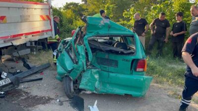 Fatsa ilçesinde meydana gelen trafik kazasında, park halindeki araçlara çarpan