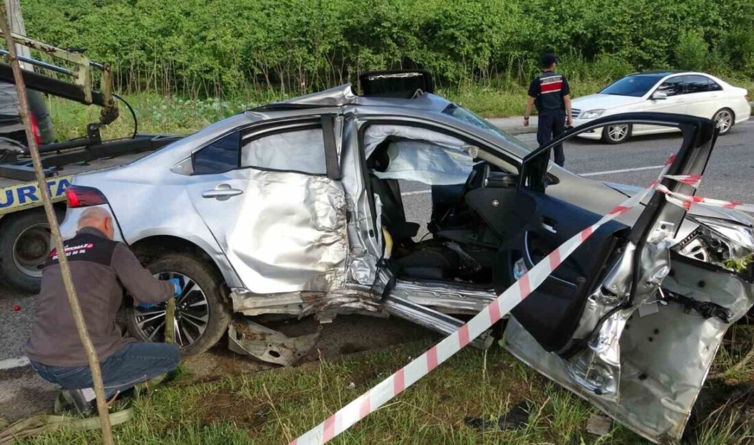 Altınordu ilçesinde meydana gelen trafik kazasında sürücüsünün kontrolünden çıkan bir