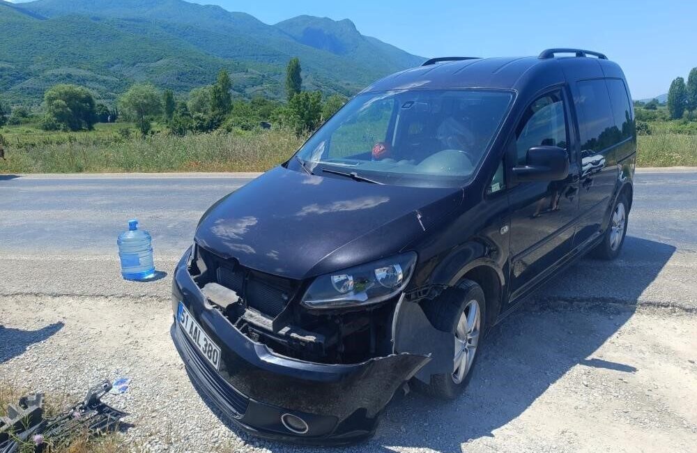 Orhangazi ilçesinde göl sahil yolunda meydana gelen trafik kazasında ağır