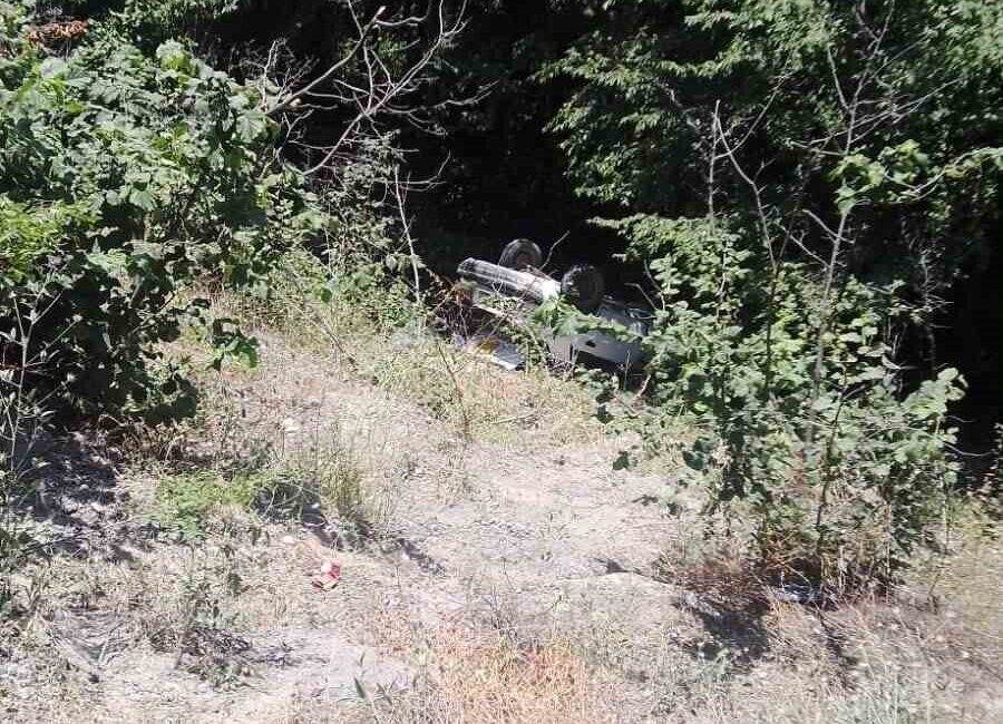 Zonguldak’ın Alaplı ilçesinde meydana gelen trafik kazasında, kontrolden çıkan bir