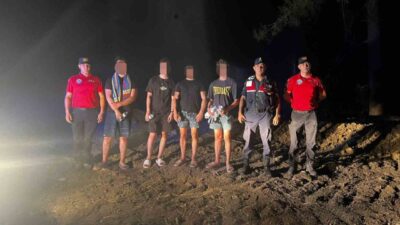 Antalya’nın Döşemealtı ilçesinde doğa yürüyüşüne çıkan 4 arkadaş, mönü kaldıkları