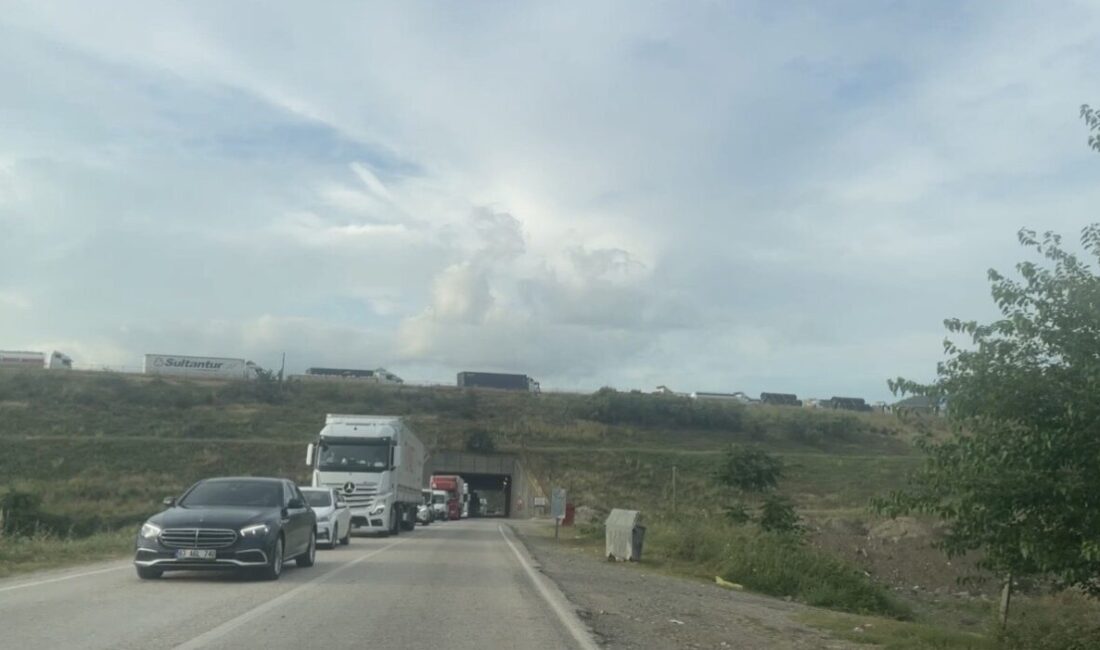 Osmaniye’nin Bahçe ilçesinde Taşoluk Tüneli çıkışında meydana gelen trafik kazasında