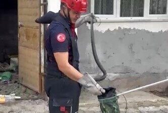 Osmaniye ilinde bir vatandaşın evinin yakınında yılan görmesi üzerine 112