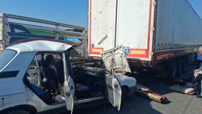 Osmaniye’nin Düziçi ilçesinde meydana gelen trafik kazasında, bir otomobilin bir
