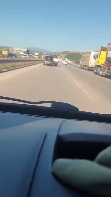 Bir kısa duraksama, Bursa otobanında bir kazaya yol açtı. Trafikteki