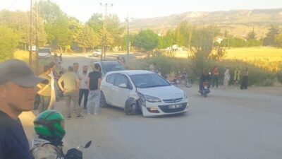 Adıyaman’ın Gölbaşı ilçesinde, bir sürücünün kontrolünden çıkan aracın elektrik direğine