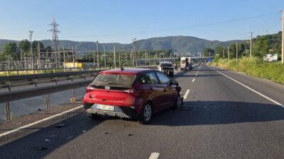 Bilecik’te bir trafik kazası meydana geldi. Buna göre, Bozüyük istikametine