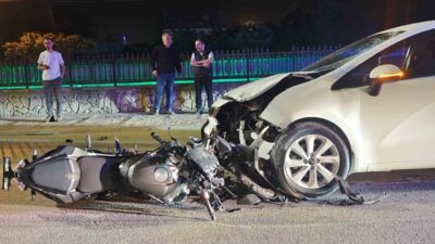 Sakarya’nın Akyazı ilçesinde meydana gelen trafik kazasında bir otomobil ile