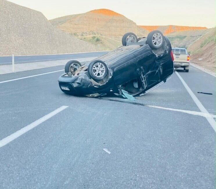 Adıyaman’da meydana gelen bir trafik kazasında, bir aracın kontrolden çıkması