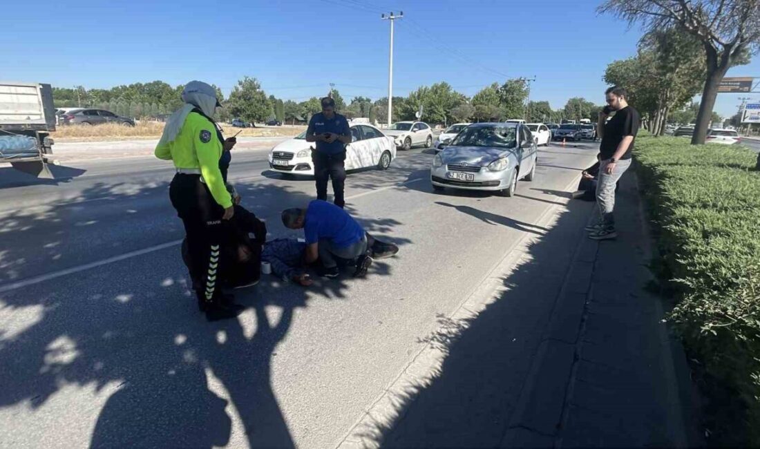 Konya’da bir yaşlı adam, bisikleti ile caddeyi geçmeye çalışırken bir