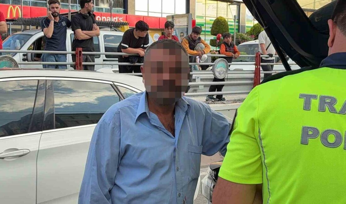 Melikgazi ilçesinde meydana gelen bir olayda bir otomobilin refüje çarpması