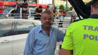 Melikgazi ilçesinde meydana gelen bir olayda bir otomobilin refüje çarpması