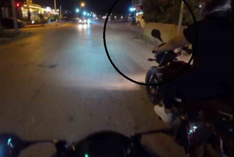 Hatay’da yaşanan bir olay, motosiklet sürücüsünün kask kamerası sayesinde kaydedildi.