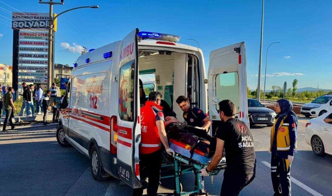 Afyonkarahisar’da meydana gelen trafik kazasında, bir otomobil ile tur otobüsü