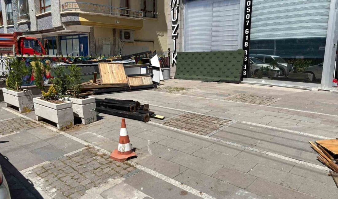 Ankara’da yaşanan olayda, iddiaya göre aracının pedallarını karıştıran sürücü, otomobili